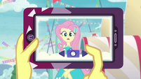 Vignette taking Fluttershy's picture EGROF