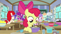 Apple Bloom tries her hoof at baking S6E4