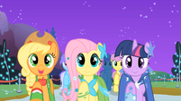 Applejack, Fluttershy, and Twilight --sell some apples-- S01E26