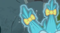 Hairbows in a puckwudgie's quills S8E2