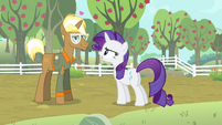 Rarity 'Why are you staring at her like that' S4E13