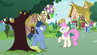 Spike pops out of tree over Noteworthy and Twinkleshine S7E15