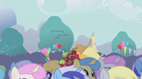 Applejack makes her way through the crowd S1E04