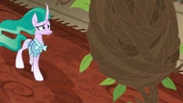 Mistmane approaches Sable Spirit's cocoon S7E16.png (824 KB)