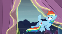 Rainbow about to fly S6E2
