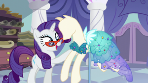 Rarity assembling a special Princess Dress S5E14