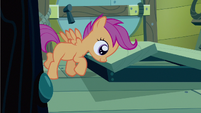 Scootaloo placing planks S3E4