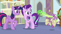 Spike belching fire next to Starlight S9E20