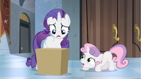 Sweetie Belle giving box back to Rarity S4E19