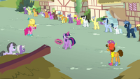 Twilight 'or performing' S4E12