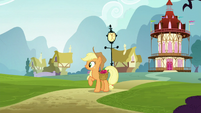 Applejack looks to her right S5E19