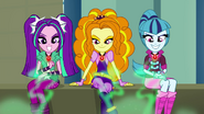 Dazzlings uradowane z nowej porcji energii.