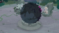 Giant ball of darkness appears in Ponhenge S7E25