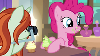 Photographer taking Pinkie Pie's picture S8E13