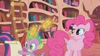 Pinkie Pie looking S1E3