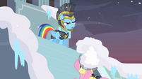 Private Pansy snow helmet S2E11