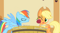 Rainbow Dash spitting an apple at Applejack S01E25