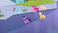 Rainbow warns her friends about the inspector S03E12