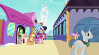 Rarity's friends come out of the train S5E14