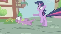 Twilight and Spike shocked S1E6