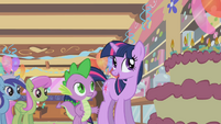 Twilight talking to spike at the party S1E5