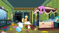 Applejack 'Your cousin is supposed to sleep in here' S3E4