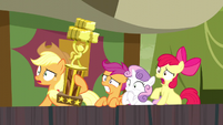 Applejack and CMC shocked S5E6