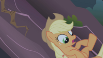 Applejack lets go of her vine S1E02