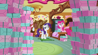 Pinkie Pie and Rarity surrounded by boxes S8E4