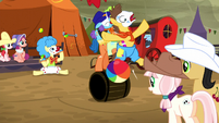 Rodeo clowns crash into each other S5E6