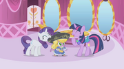 Twilight laughing at Spike's outfit S01E03