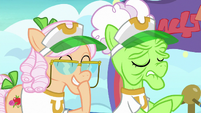 Apple Rose giggling at Auntie Applesauce S8E5