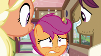 Scootaloo looks at her parents with worry S9E12