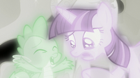 Spike tells Twilight Sparkle to snap out of it S7E1