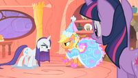 Applejack and Rarity daring back and forth S1E08