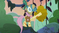 Fluttershy collecting flash bee honey S7E20