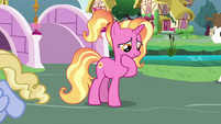 Luster Dawn listening to Twilight's song S9E26