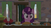 Sugar Belle notices the lights in her house turn off S7E8