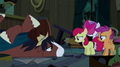 The Crusaders meet Trouble Shoes S5E6.png
