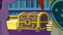 Twilight and Sunburst's haul of antiques S7E24.png (746 KB)