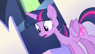 Twilight in awe of the map S5E1