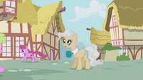 Berryshine running by the mayor S1E04