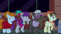 Manehattan ponies excited for grand opening S6E9