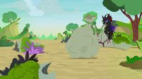 Pharynx ties Starlight and Trixie up in a sack S7E17