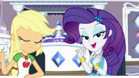 Rarity introduces Applejack to viewers EGDS43