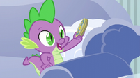Spike finds Rainbow's wing balm S6E7