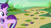 Starlight Glimmer points at her trail of leaves S7E17