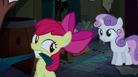 Sweetie Belle tries to stop Apple Bloom S5E6