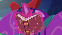 Twilight hides her face in the book S6E8