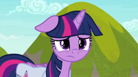 Twilight nodding her head at Dusty S9E5